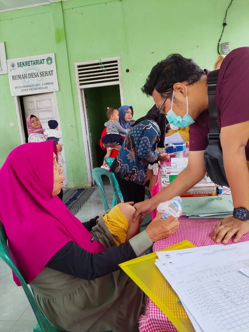 Deteksi Dini Penyakit Tidak Menular di Posyandu ILP Pipit Desa Pangkul